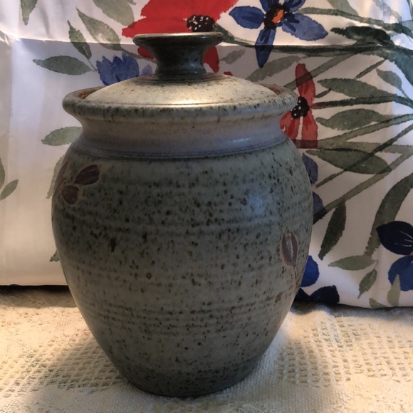 Vtg Studio Stoneware Pottery Lidded Vessel W/Decoration, Signed & dated 9”x6.5” - Picture 5 of 10